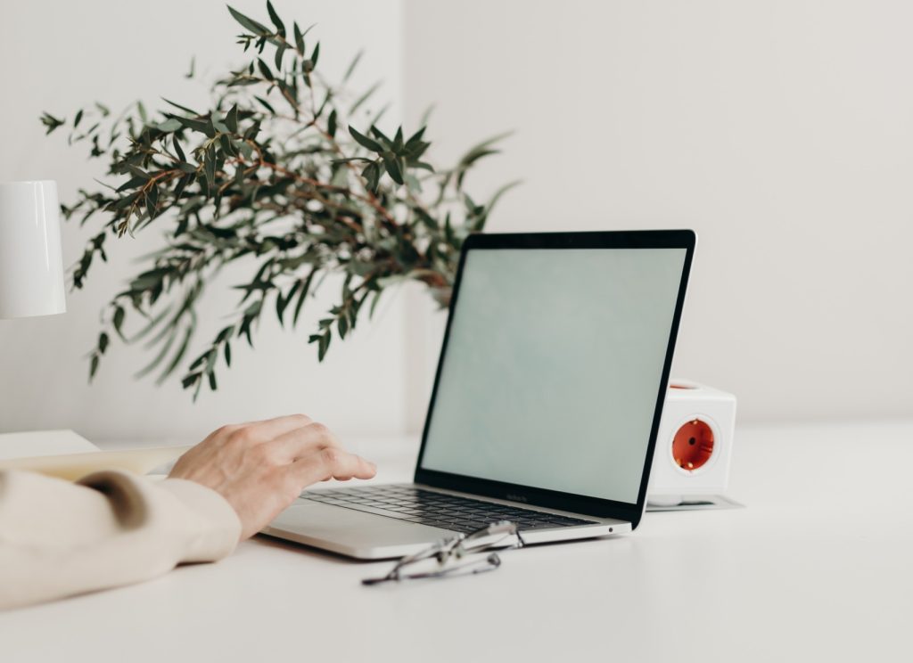 A writer who writes user-friendly content that appeal to humans and search engines alike